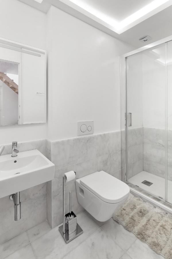 Room With Private Bathroom -Alcantara Лиссабон Экстерьер фото